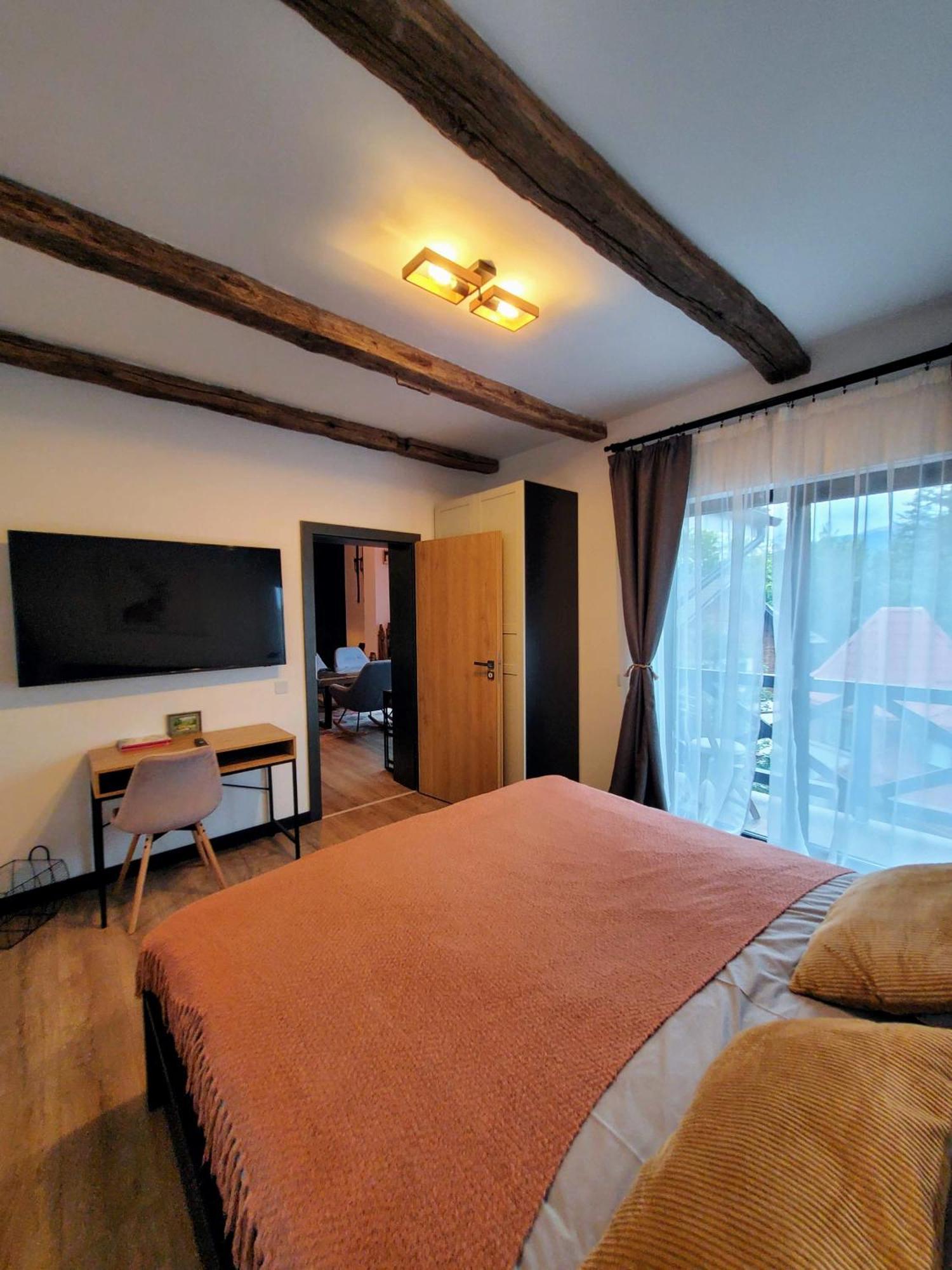 Casa Larisa Antonia Apartments Сіная Екстер'єр фото
